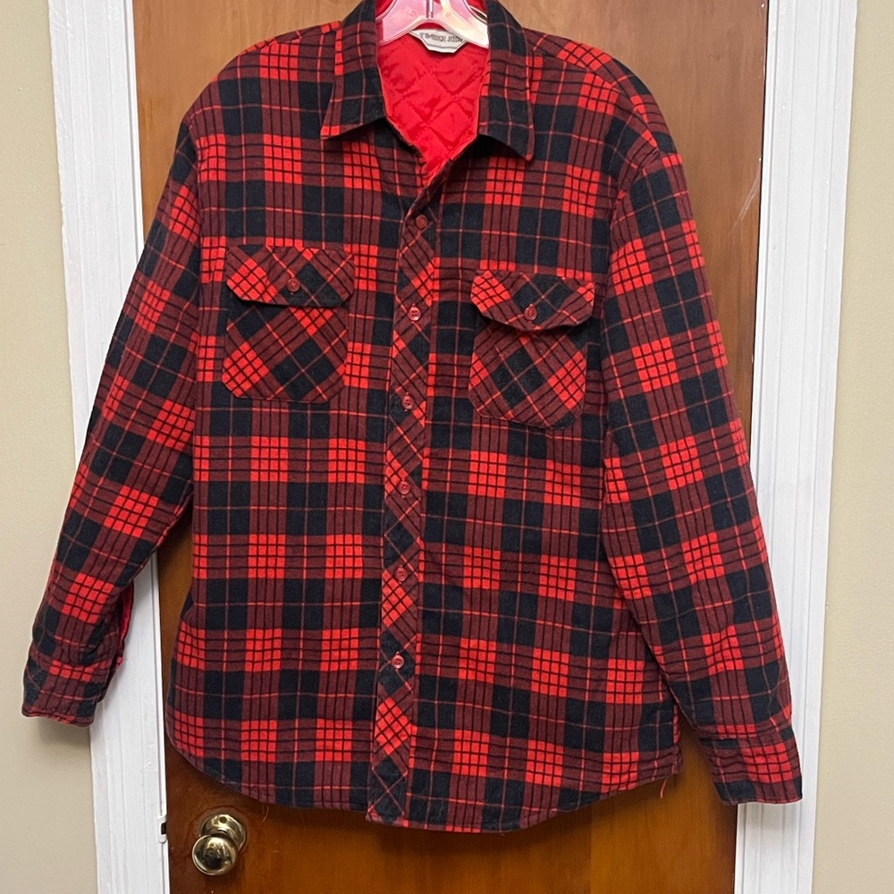 Red and Black Flannel Quilted lined Plaid Men's Shirt. L